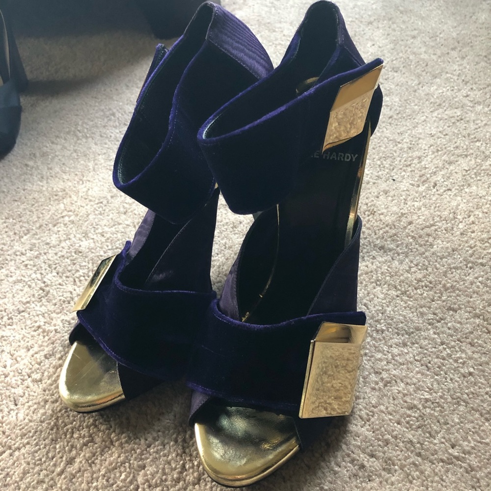 Pierre Hardy purple velvet heels w/ gold hardware